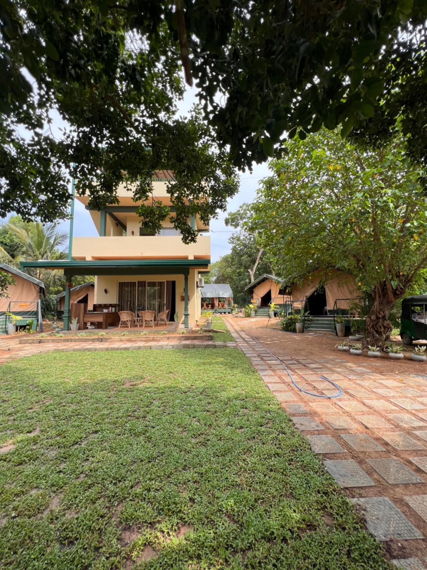 At One - Glamping Hotel Rekawa Bagian luar foto